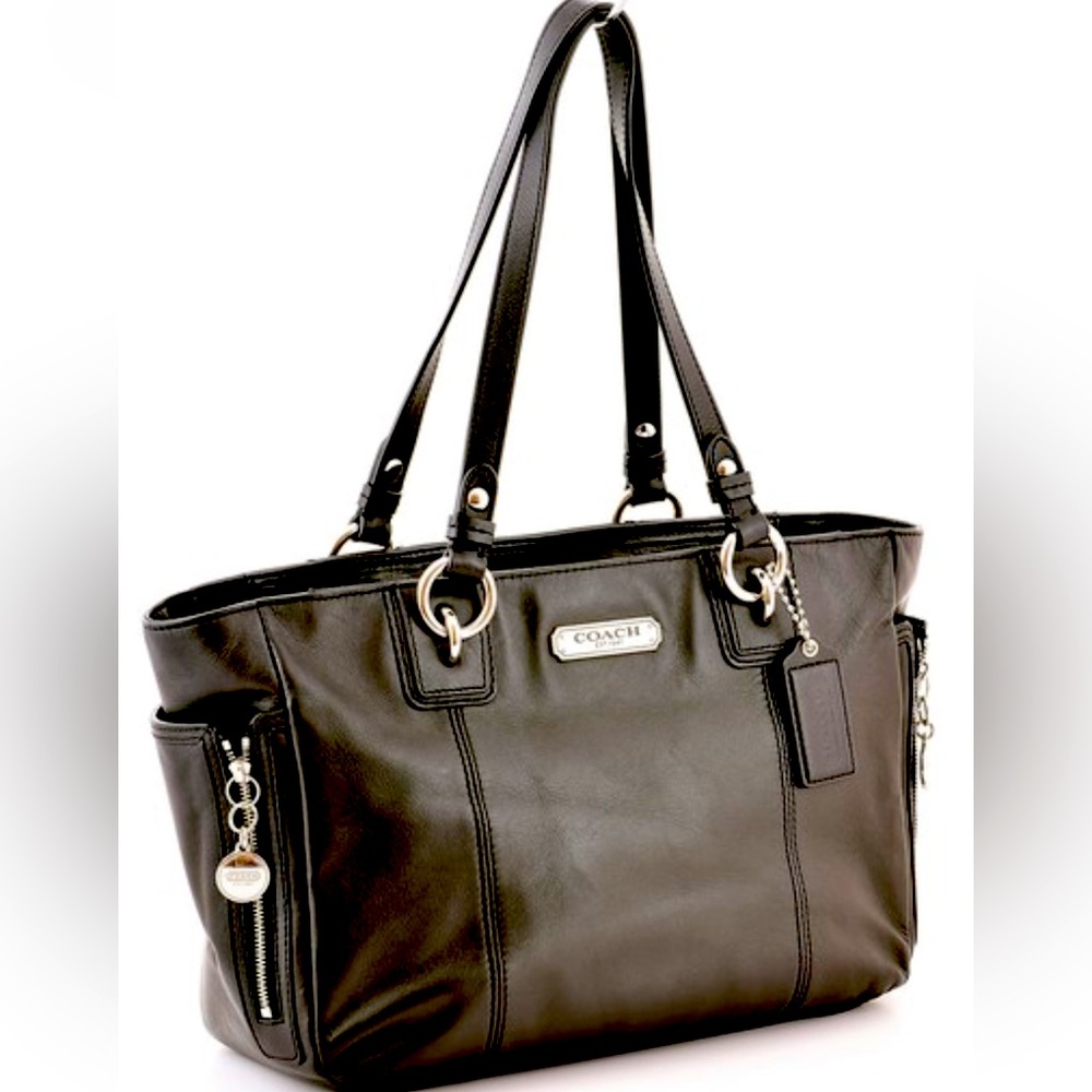 NWT Black leather Coach shoulder bag with extra heart key fob F19252 gal…